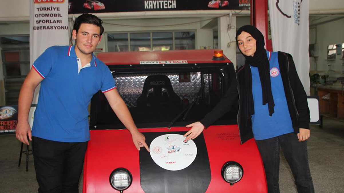 100 kilometreyi 8 liraya gidiyor! T�rk ��renciler tasarlad�: Gelece�in petrol� ile �al���yor