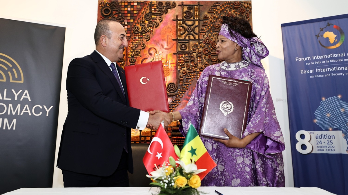 Trkiye ile Senegal arasnda imzalar atld! Bakan avuolu:  birliimizi glendireceiz