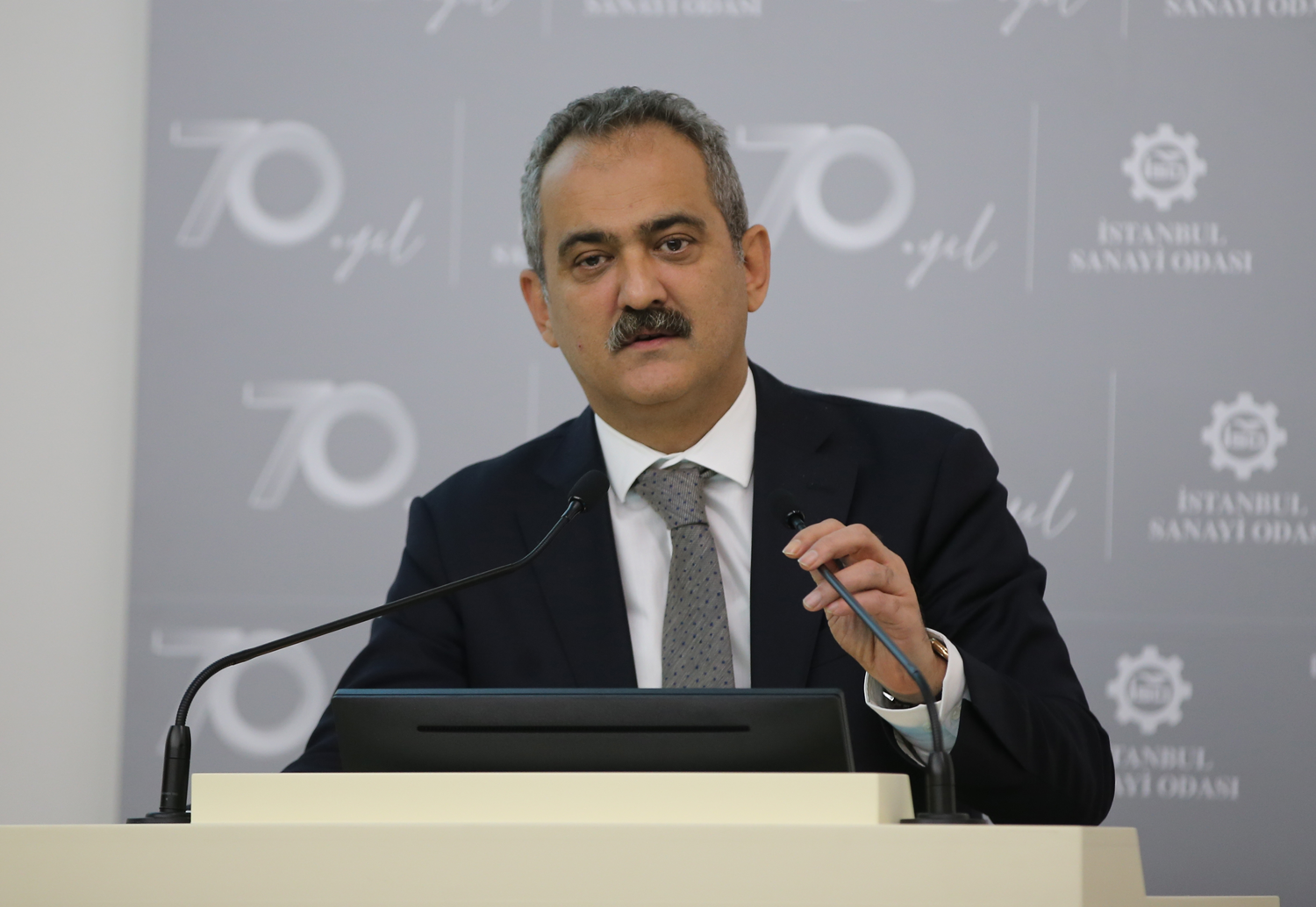 Bakan �zer, meslek liselerinin ba�ar�s�n�n giderek artt���n� bildirdi