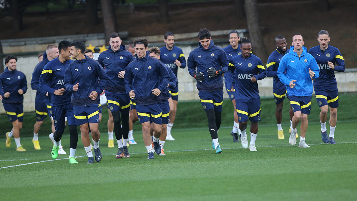 Fenerbah�e, liderlik i�in sahaya ��k�yor!