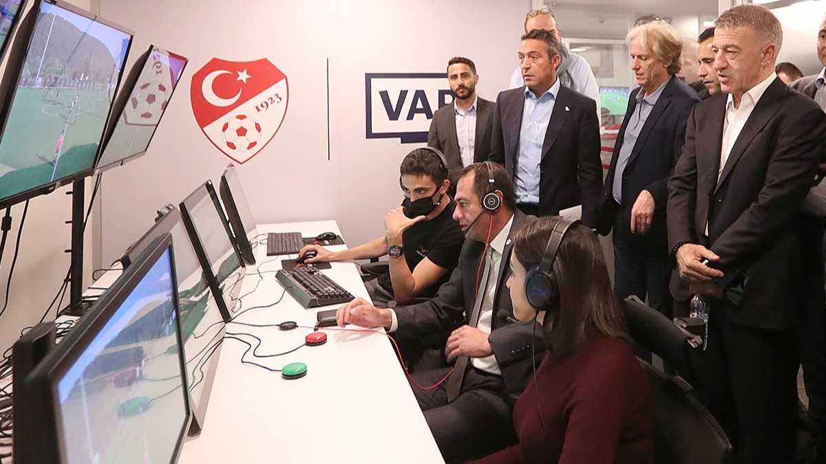 TFF'nin VAR toplantsnda Ali Ko'tan Galatasaray'a gnderme!
