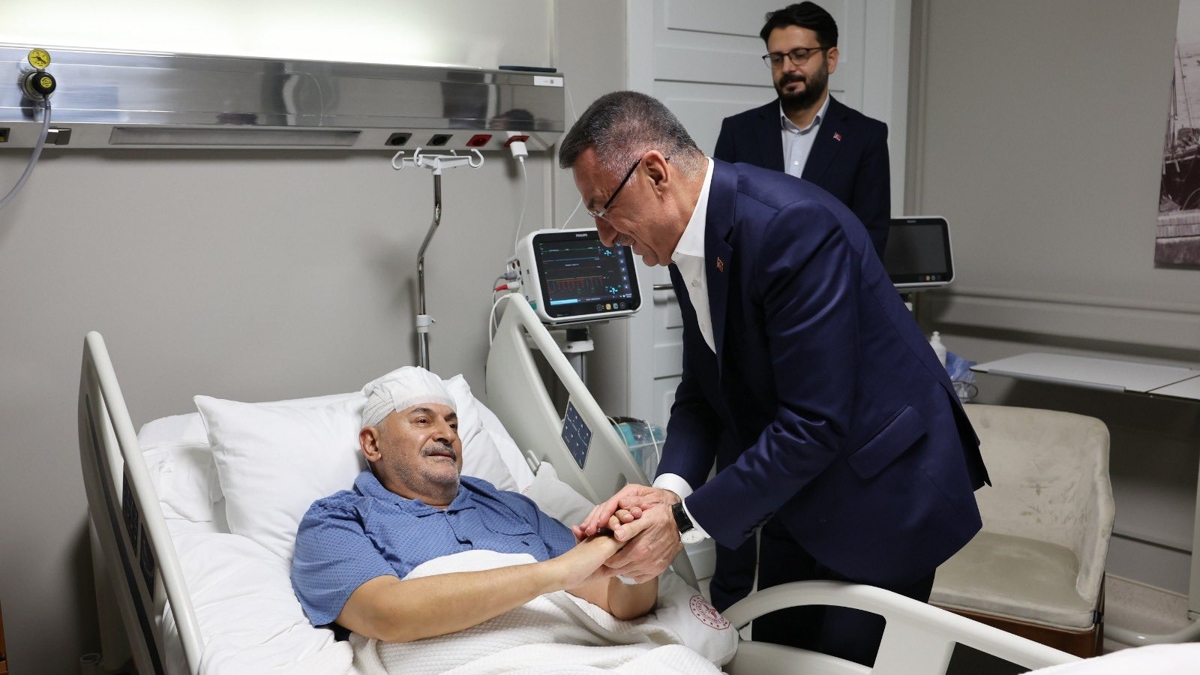 Cumhurbakan Yardmcs Oktay, Binali Yldrm ve amil Ayrm' hastanede ziyaret etti