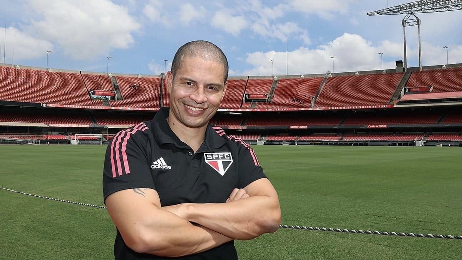 Alex de Souza, Sao Paulo'daki g�revini b�rakt�