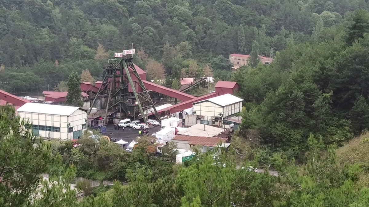 Amasra'da maden oca��ndaki patlamaya ili�kin g�zalt�na al�nan 24 ��phelinin i�lemleri s�r�yor