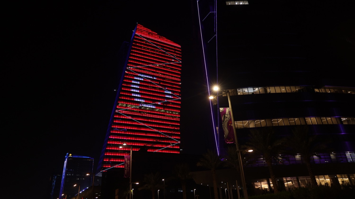 Katar'n sembol binalar Trk bayraklaryla aydnland