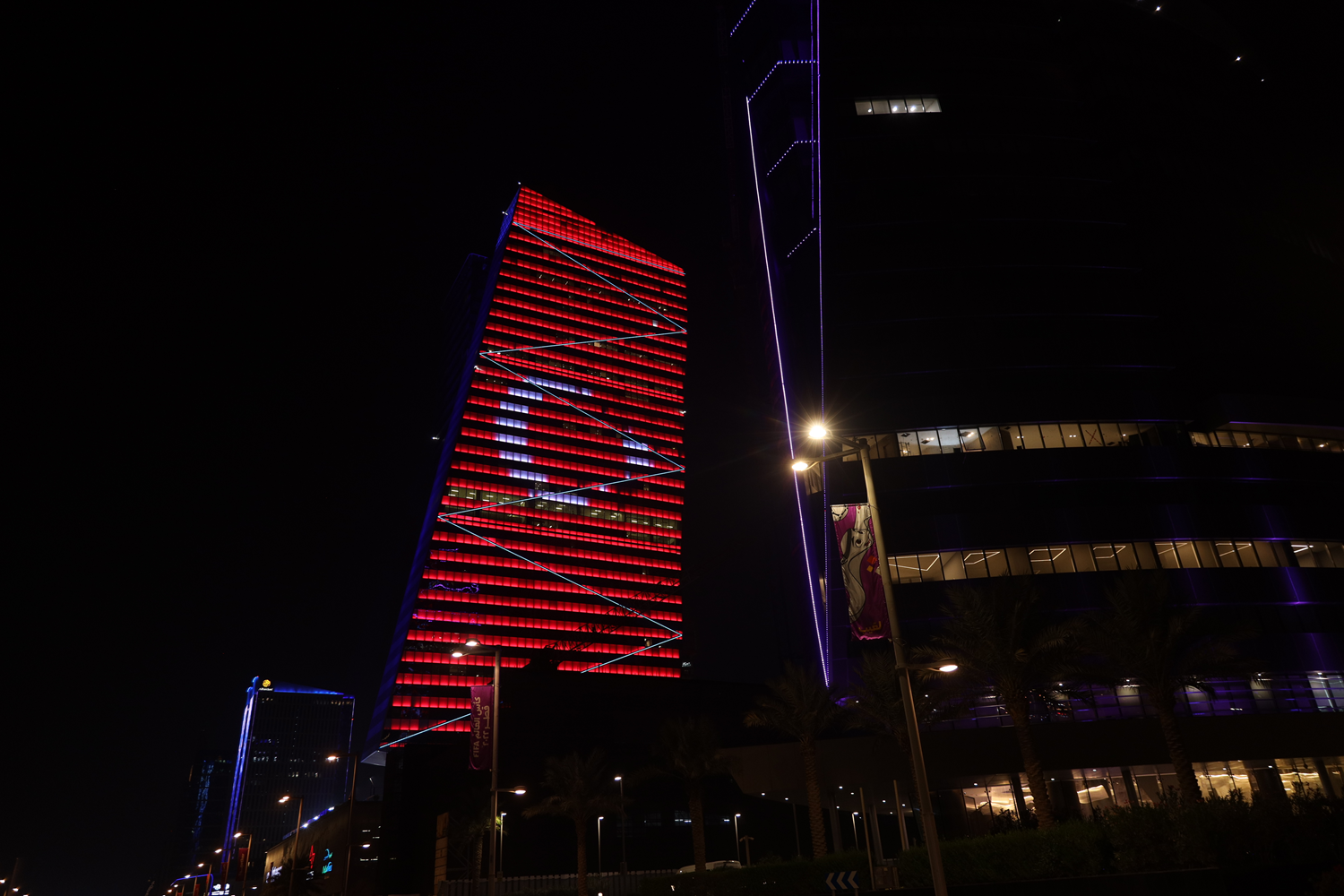 Katar'�n sembol binalar� T�rk bayraklar�yla ayd�nland�