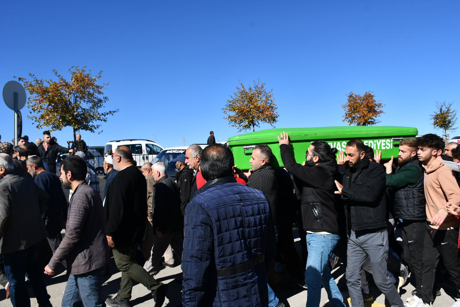 Trafonun patlamas� sonucu �len i��inin cenazesi defnedildi