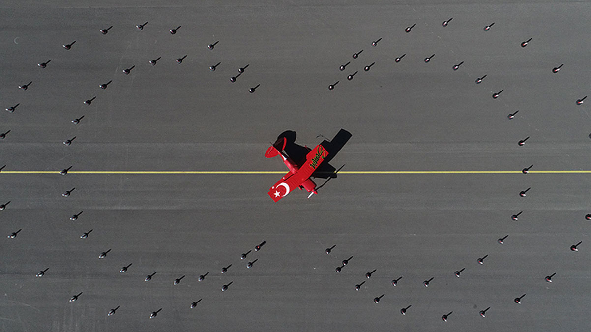 T�rkiye'nin tek sivil kad�n akrobasi pilotundan Cumhuriyet'in 99. ya��n� �zel u�u�