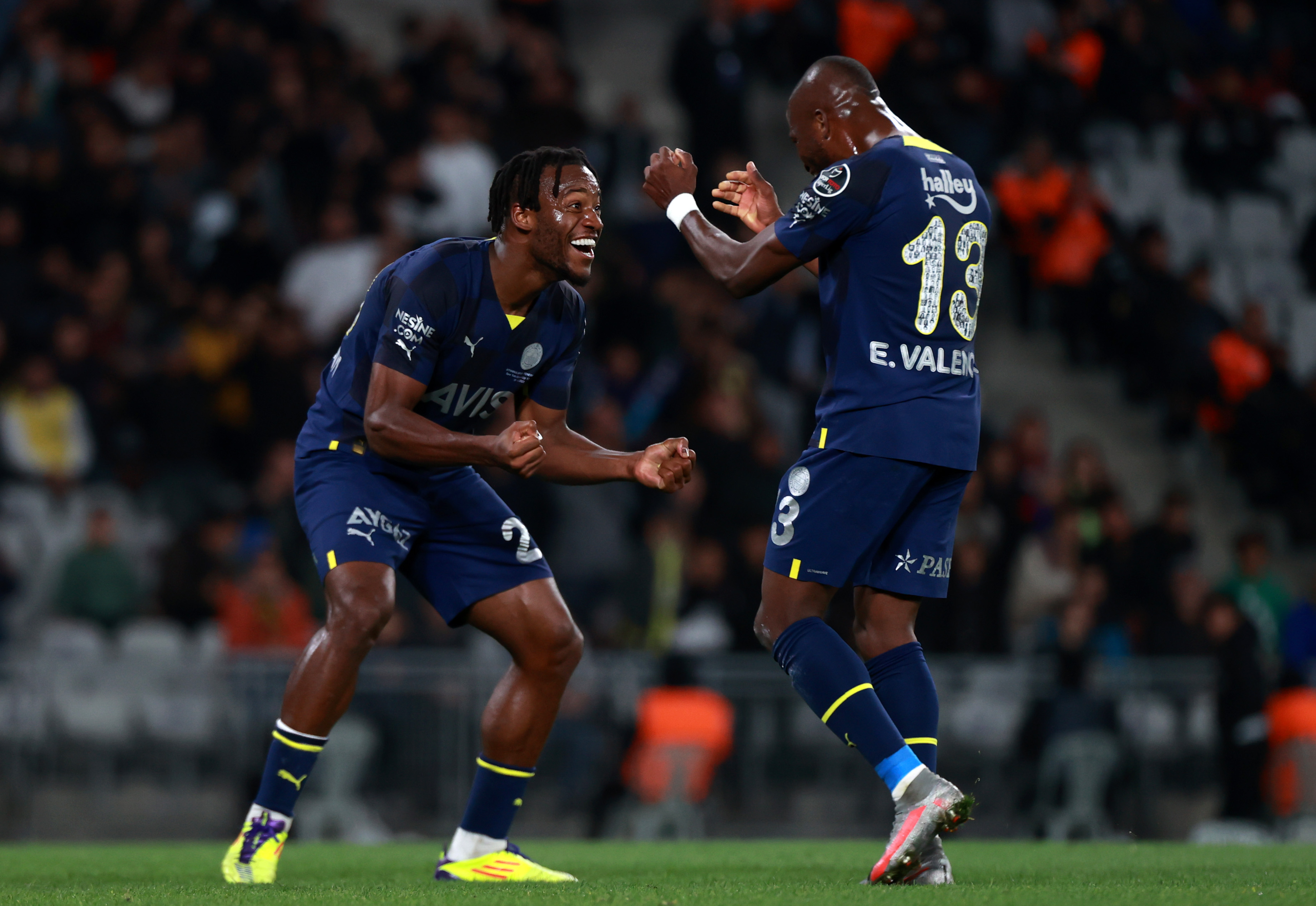 Michy Batshuayi gollerine devam ediyor