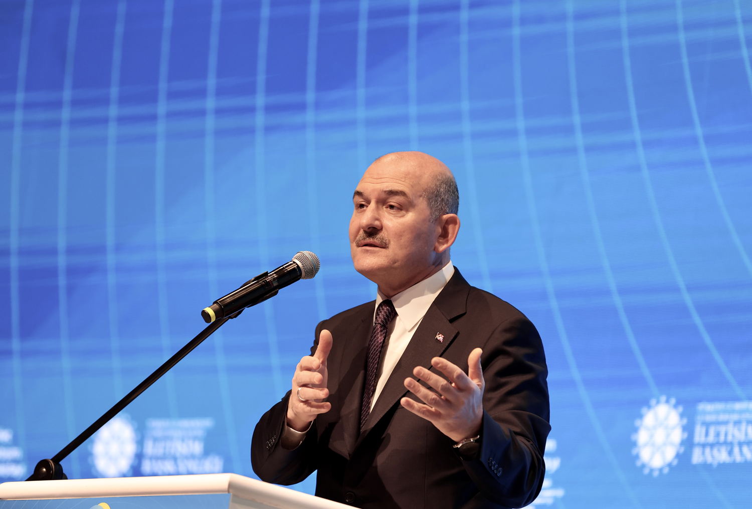 Bakan Soylu yeni mezun polislere seslendi: D�nyan�n en iyisi olarak �rnek g�sterilmelisiniz