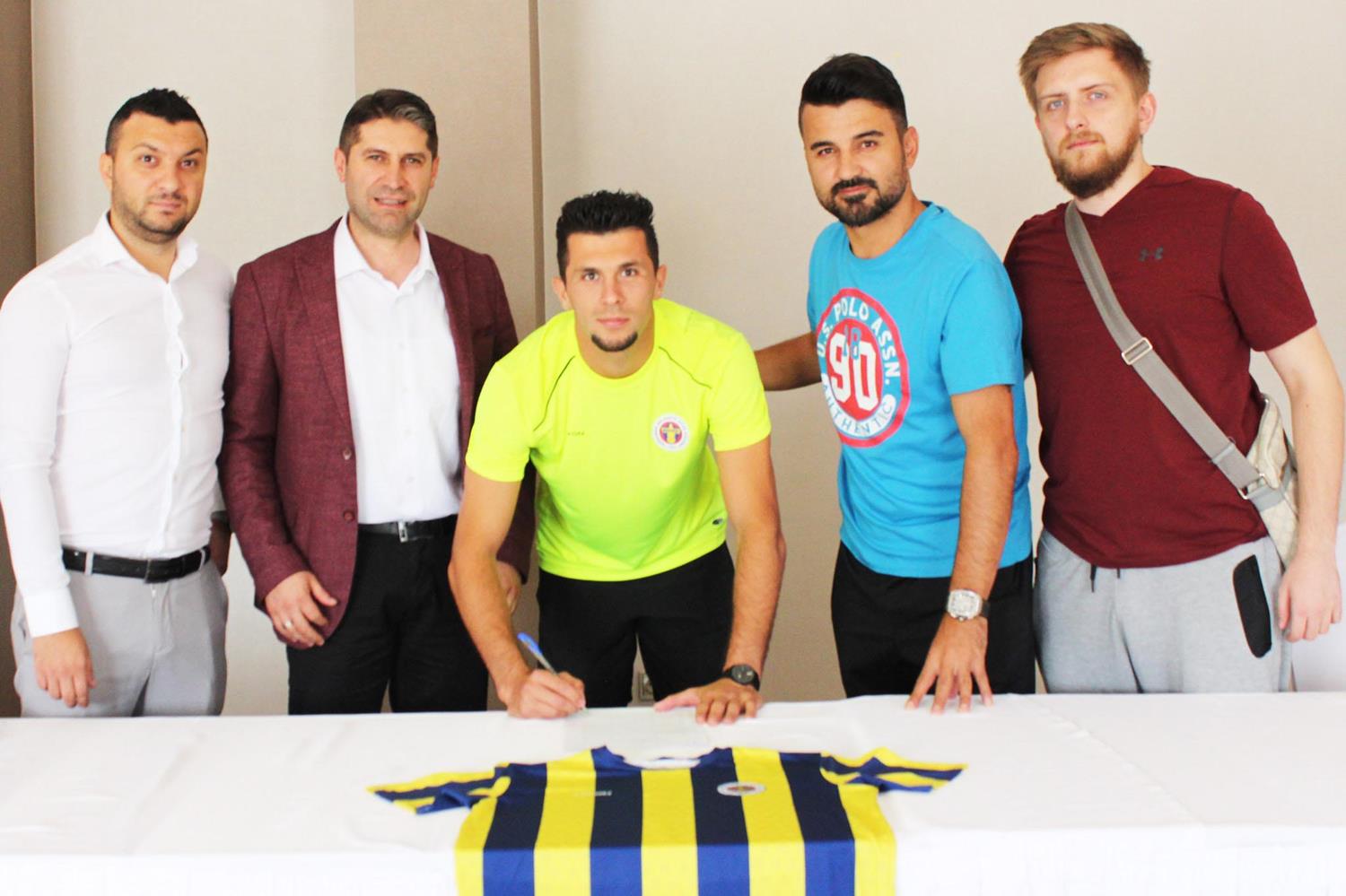 FIFA'dan Menemen FK'ya transfer yasa��