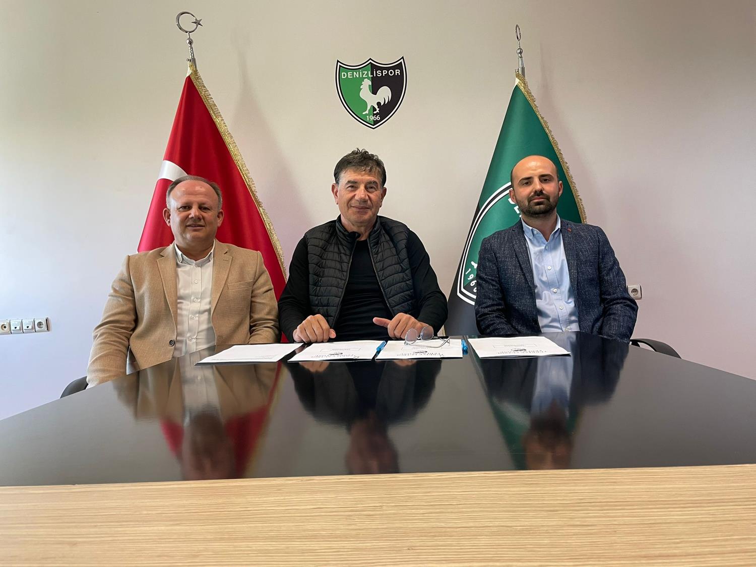 Giray Bulak'tan Denizlispor'a 1.5 y�ll�k imza