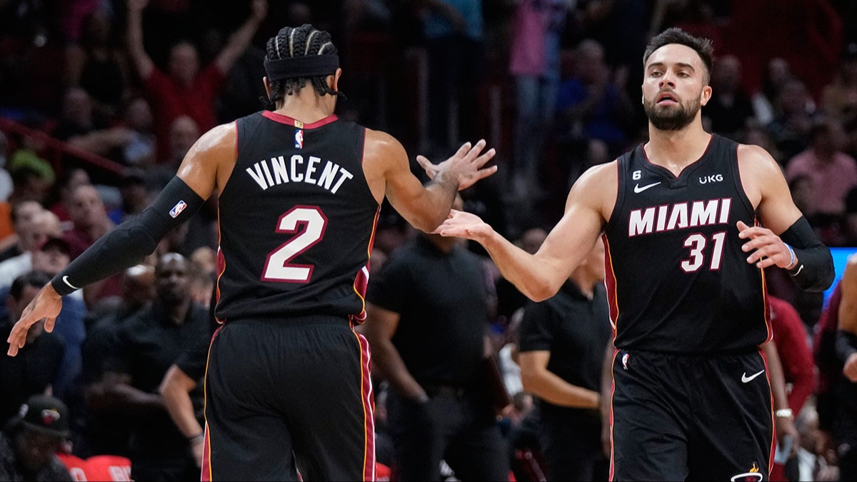 Miami Heat, son ampiyonu devirdi