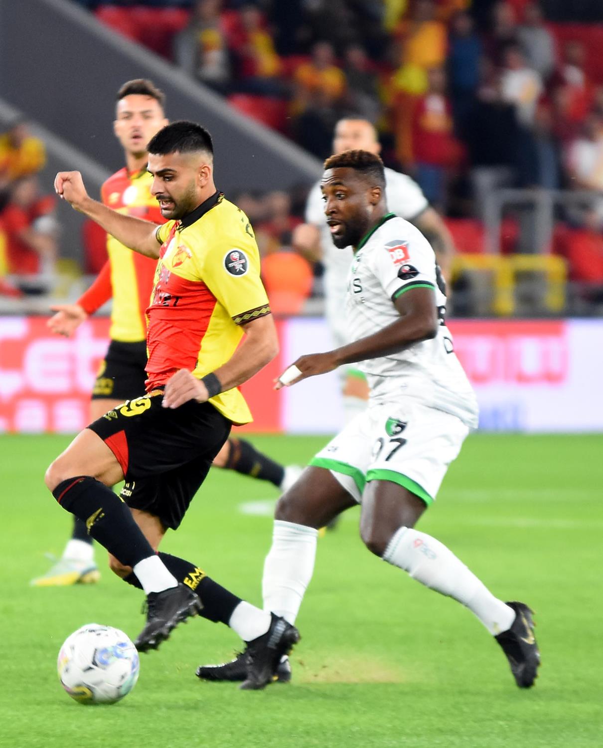 G�ztepe'de Yunus Emre Gedik ve Ekrem K�l��arslan fark�