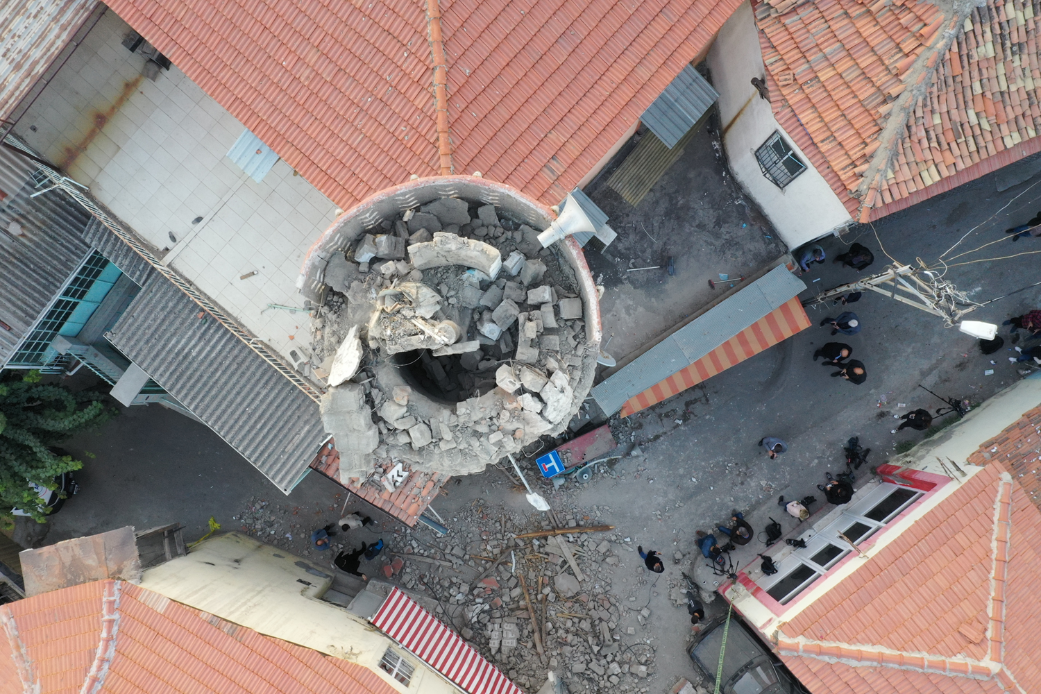 �zmir'de korkutan deprem! Kalp krizi ge�iren bir ki�i hayat�n� kaybetti