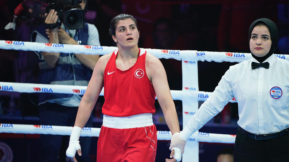 Milli Boks�r Busenaz S�rmeneli'den k�t� haber! Omuzundan ameliyat oldu