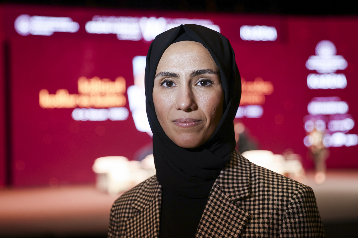 KADEM Vakf� M�tevelli Heyeti Ba�kan� Bayraktar: Kad�nlar modern d�nyan�n bask�lar�n� da ya��yor