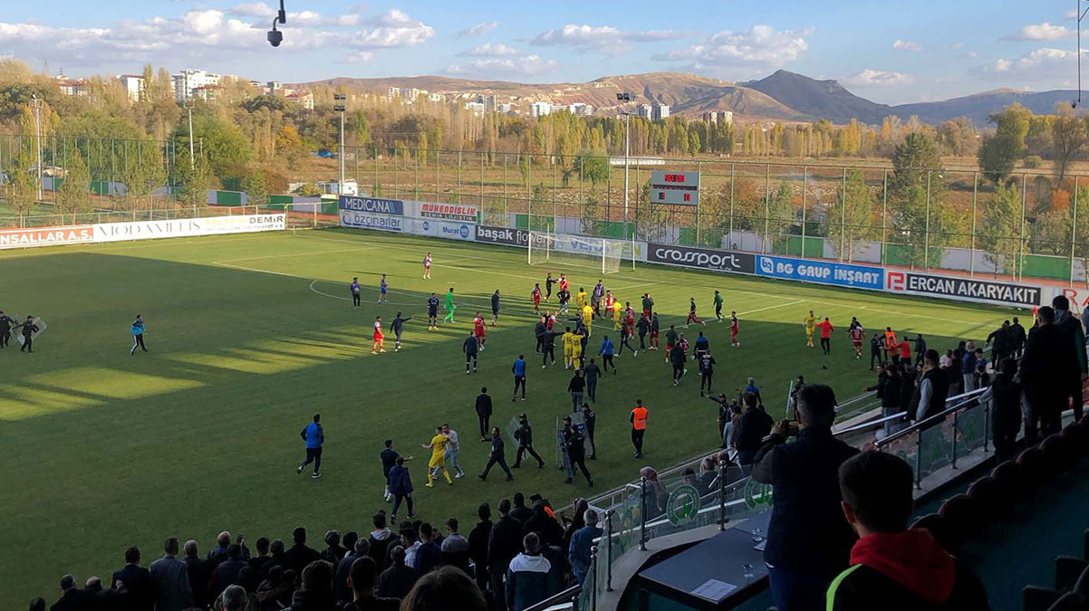 Ma� sonu tekme tokat kavga