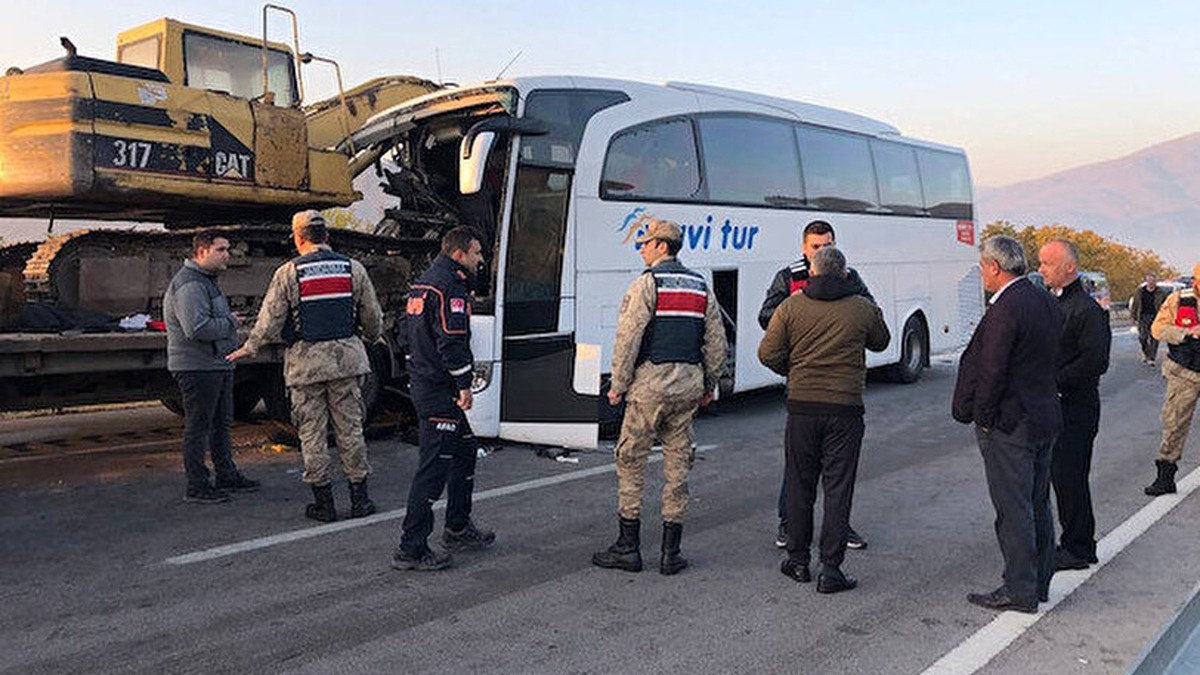 Amasya'da yolcu otobs i makinesi tayan tra arpt! l says 3'e ykseldi