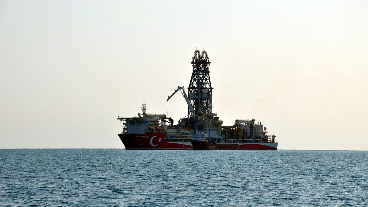 Abdlhamid Han sondaj gemisi Mersin'deki Taucu Liman ana demirledi 