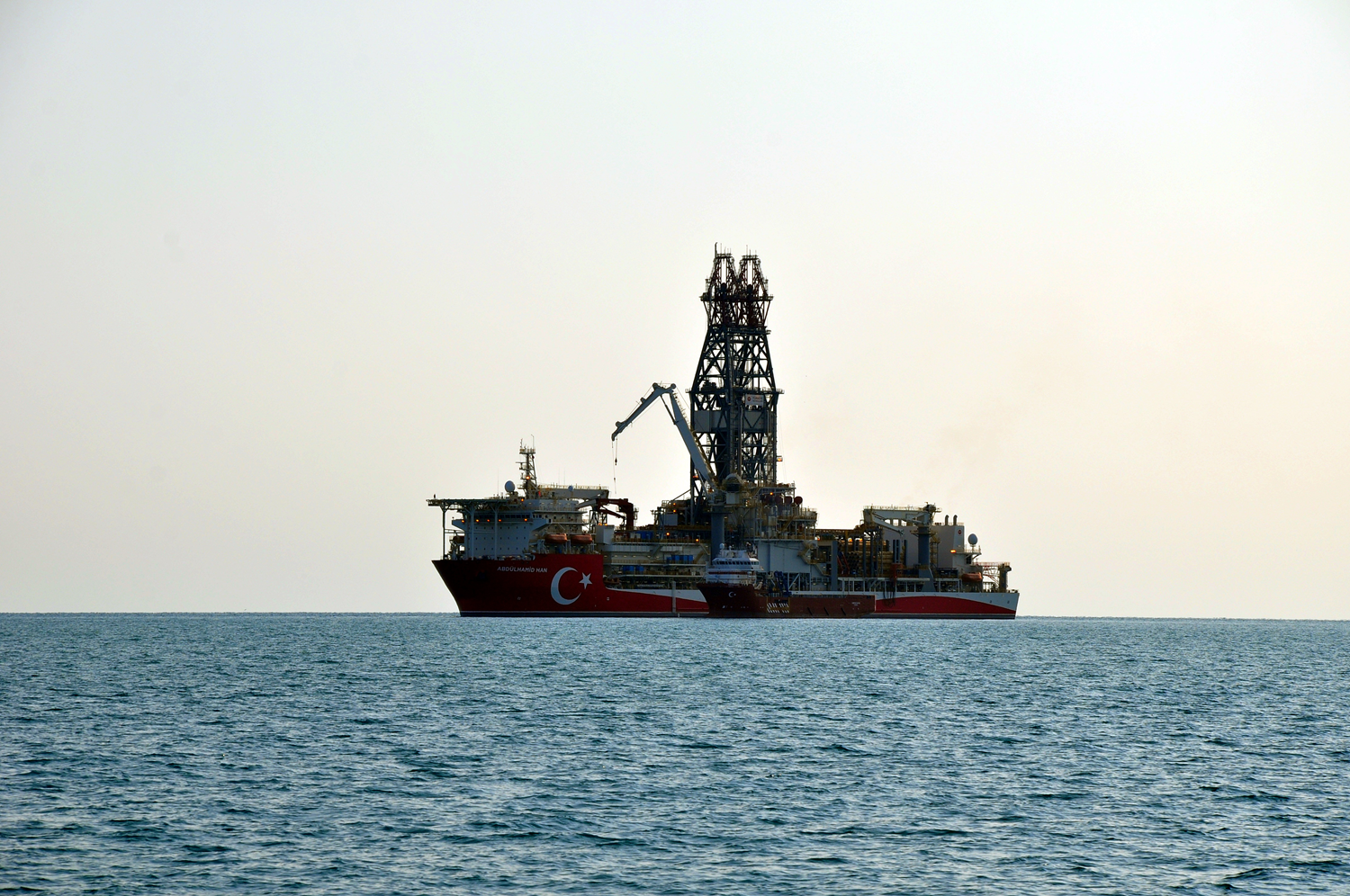 Abd�lhamid Han sondaj gemisi Mersin'deki Ta�ucu Liman� a����na demirledi