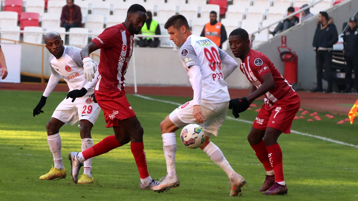 Sivas'ta 4 gol var, kazanan yok