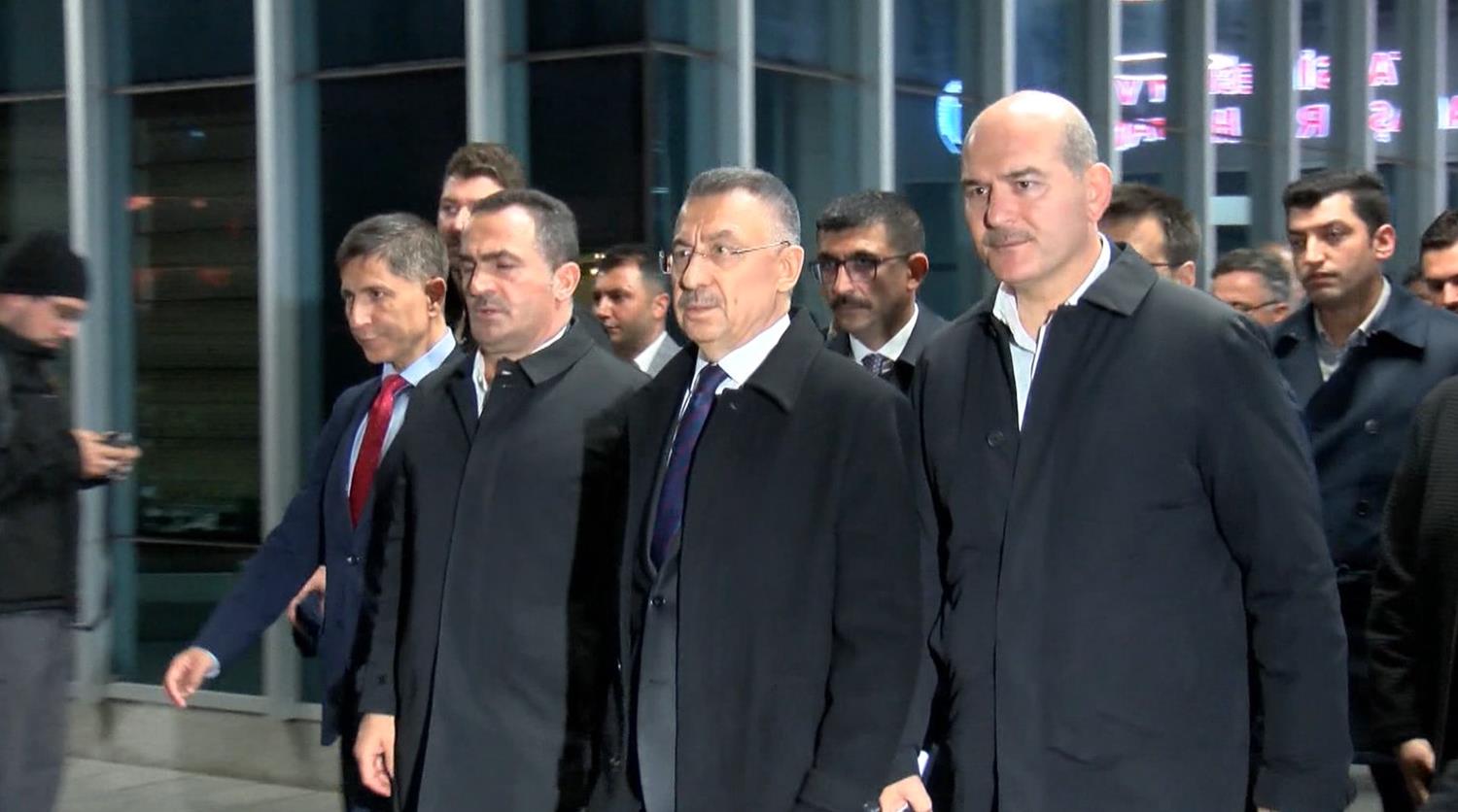 Cumhurba�kan� Yard�mc�s� Oktay ve Bakan Soylu yaral�lar� ziyaret etti