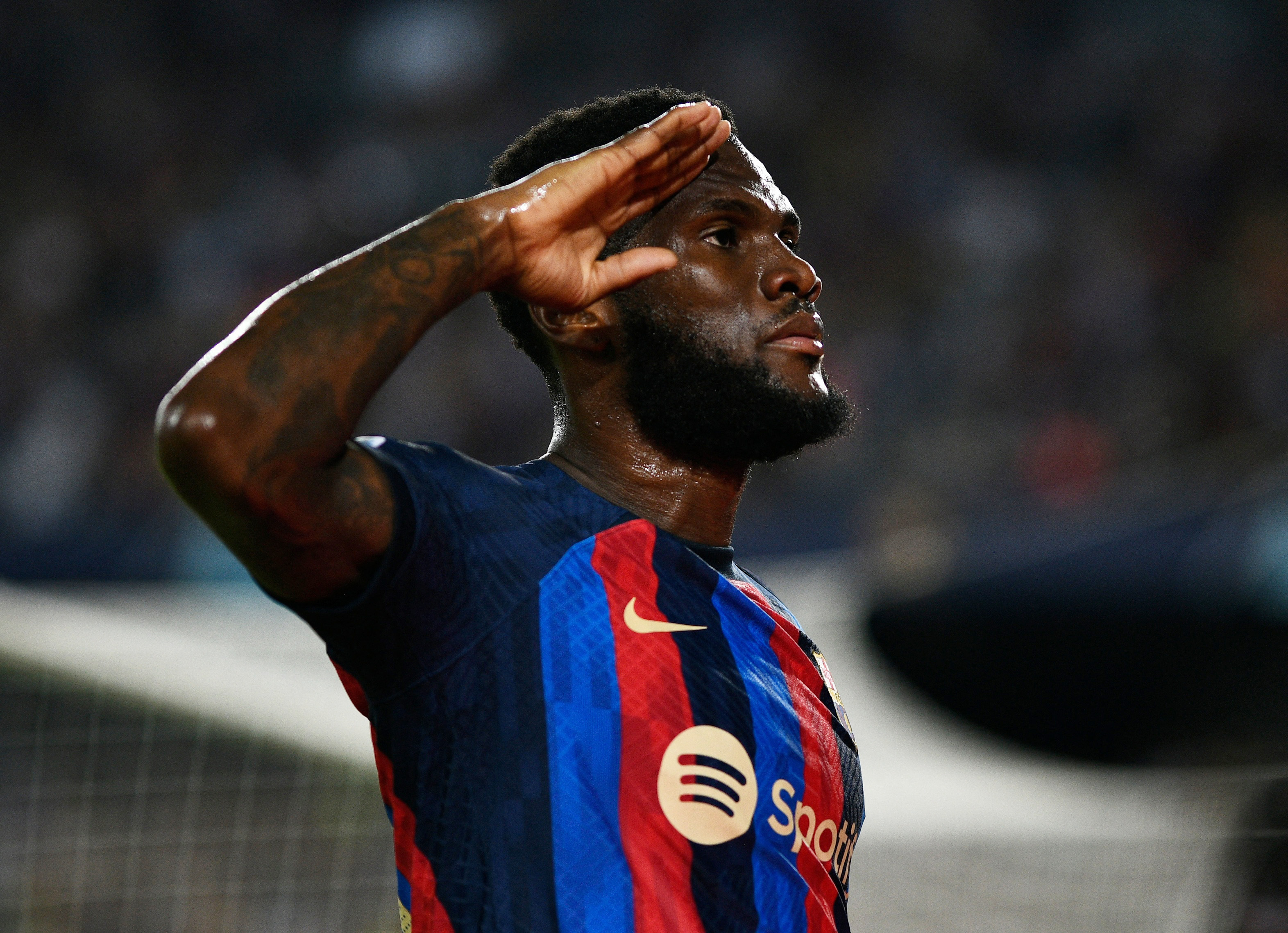 2 Premier Lig ekibi, Franck Kessie'nin pe�inde