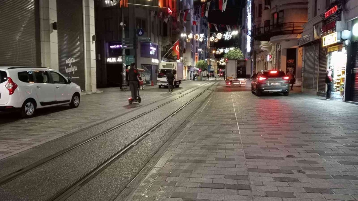 Taksim Meydan ve stiklal Caddesi yaya ve ara trafiine ald