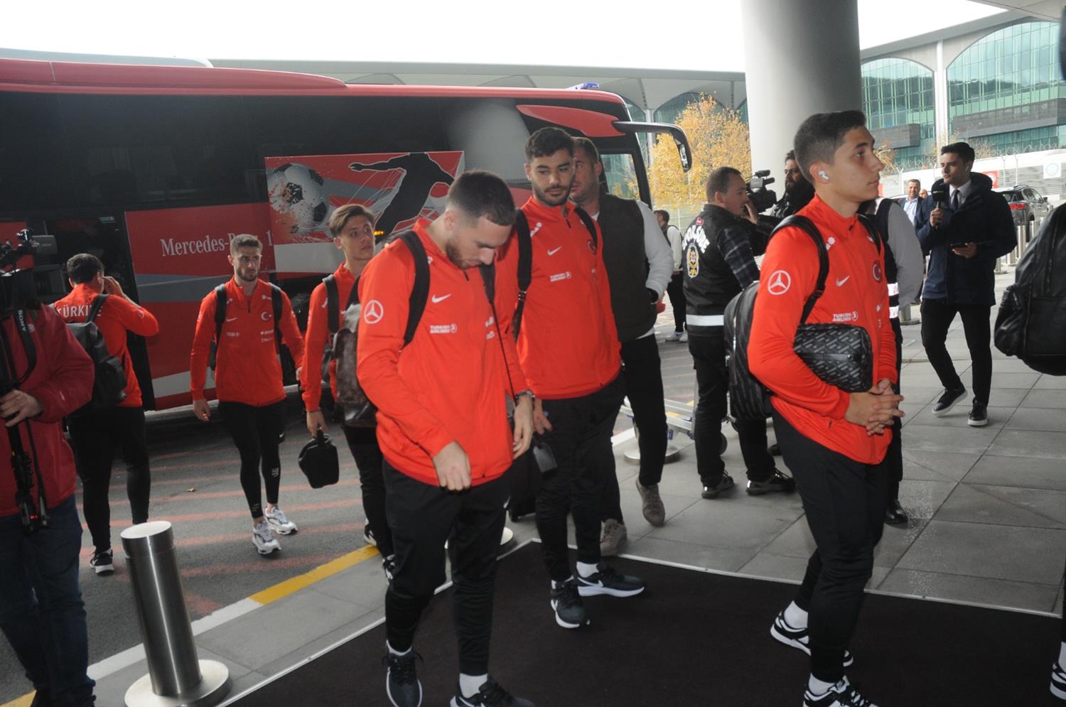 A Milli Futbol Tak�m�, Diyarbak�r'a gitti
