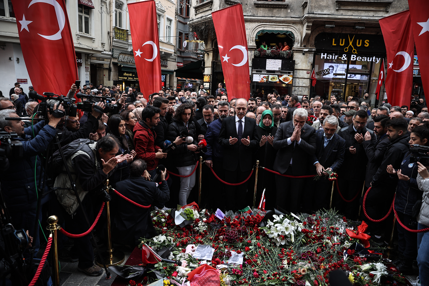 AK Parti Genel Ba�kanvekili Kurtulmu�: Ter�re destek insanl�k su�udur