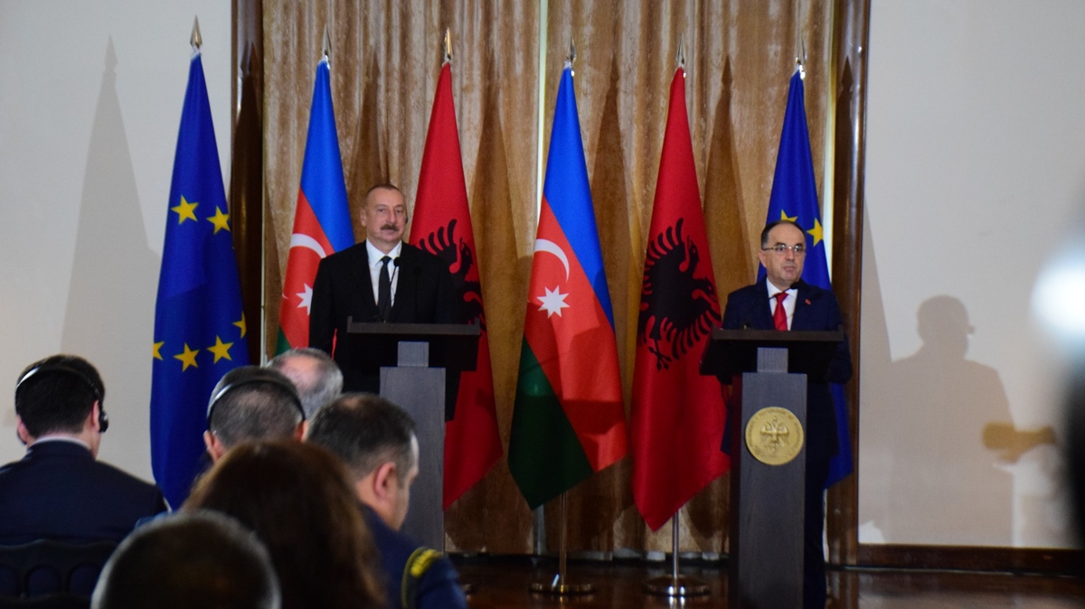 Aliyev, Arnavutluk'ta mevkida Begaj ile grt