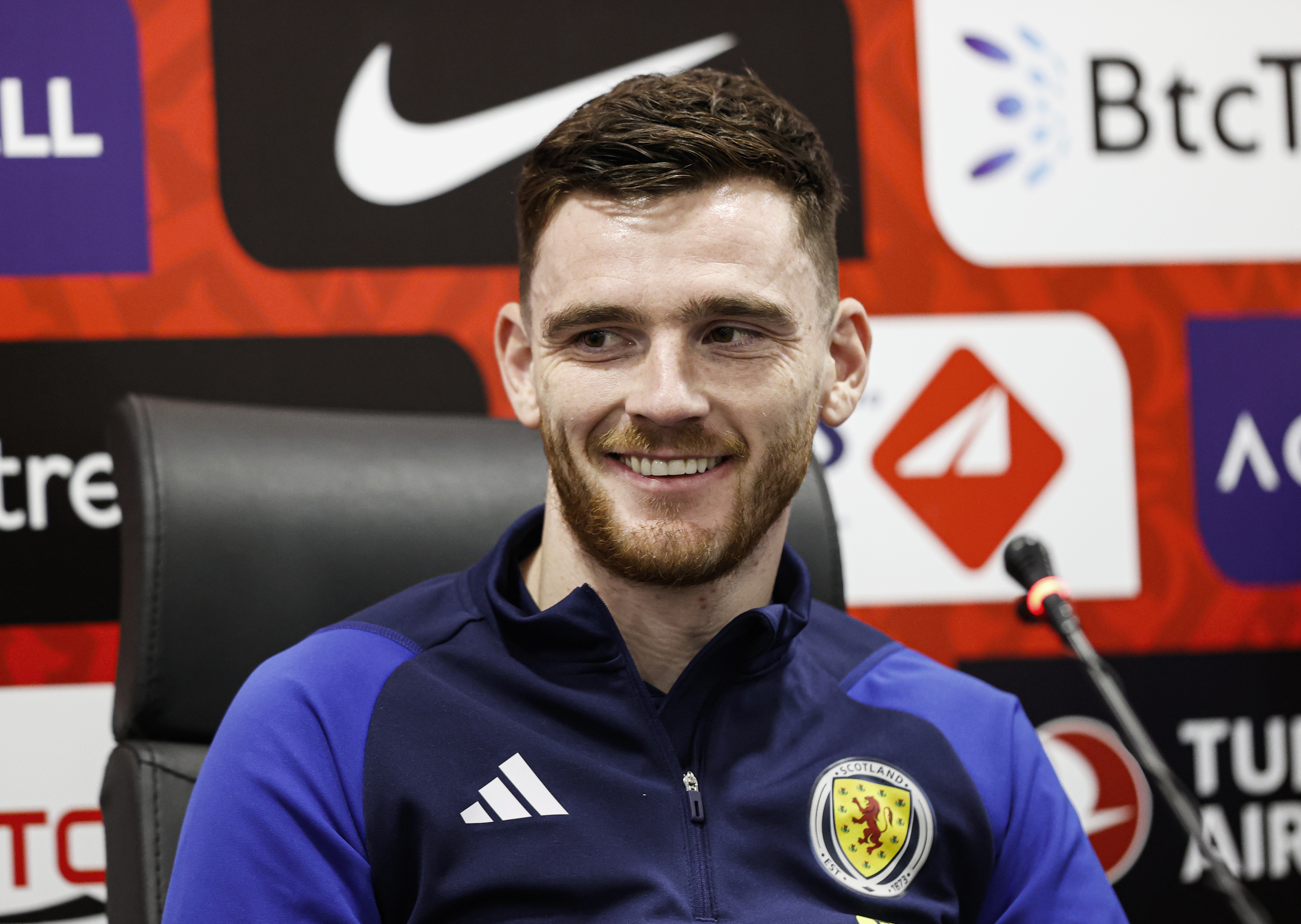 Andrew Robertson'dan Ozan Kabak'a �vg�