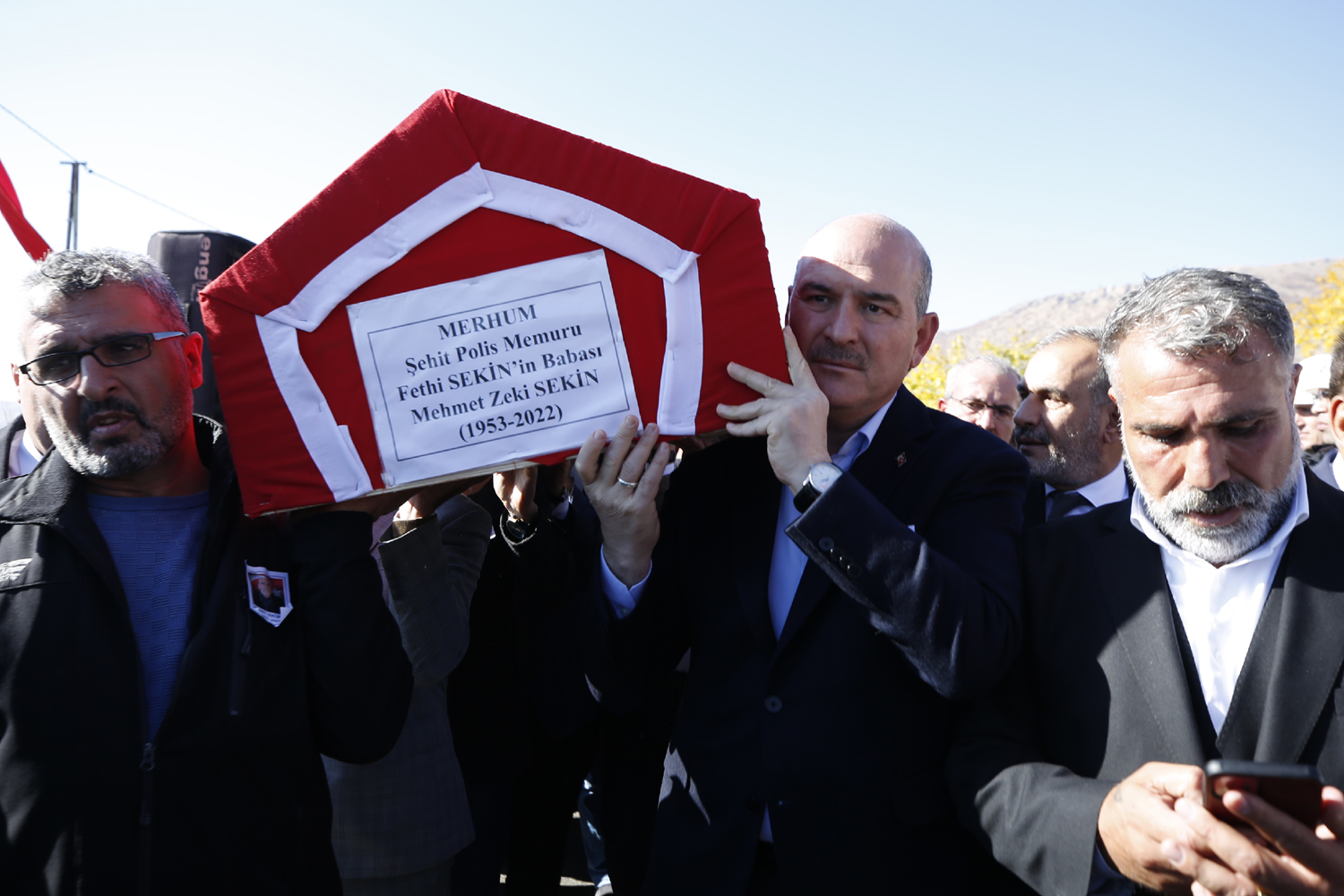 �ehit polis memuru Fethi Sekin'in babas� son yolculu�una u�urland�