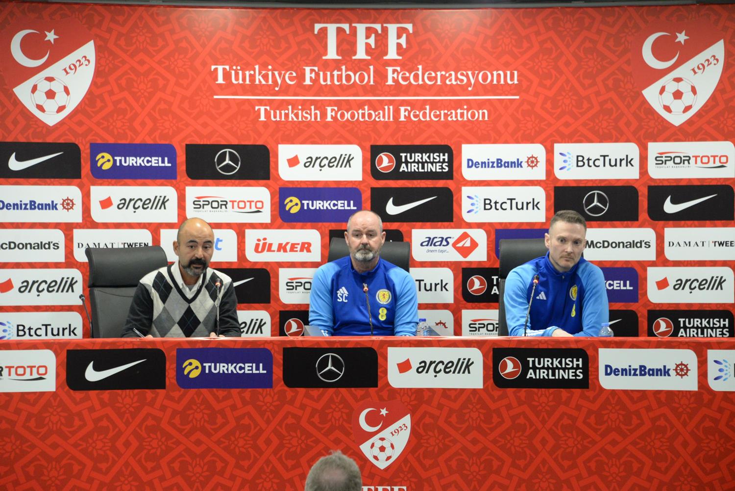Steve Clarke: Oyuncular�m�n bir de b�yle bir atmosferi ve rakibi deneyimlemesini istedim