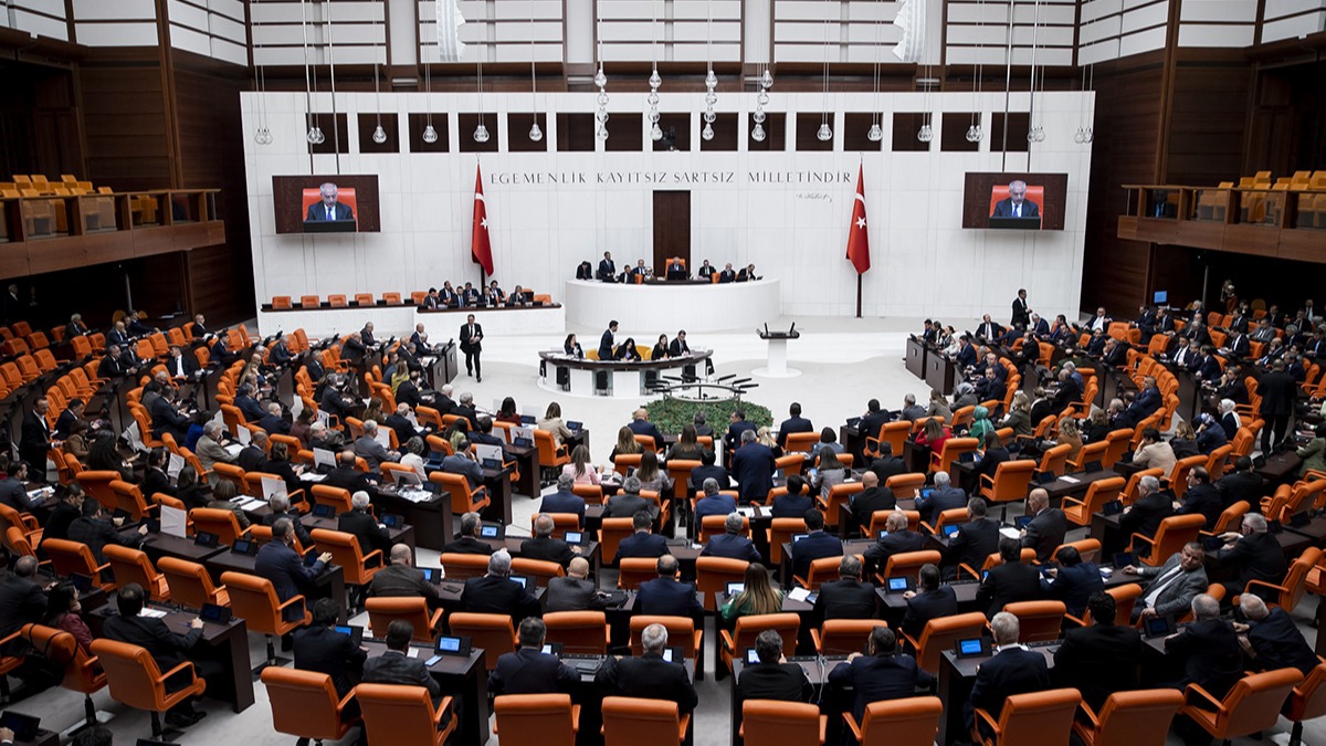 AK Parti milletvekillerinin imzasn tayan kanun teklifinin grmelerine baland