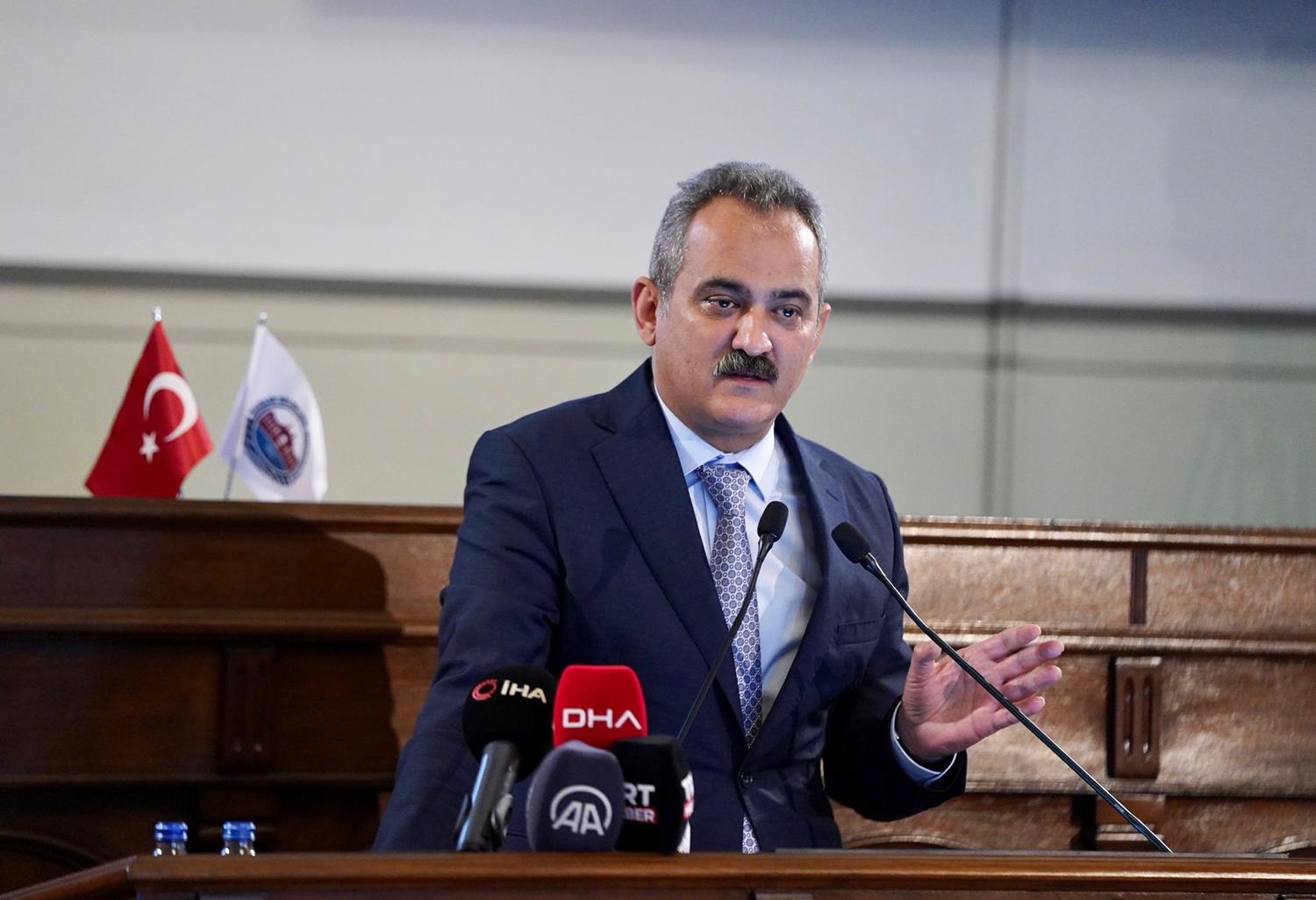 Bakan �zer: T�rkiye'nin ilk biyomedikal alan�ndaki Ar-Ge merkezini kuraca��z