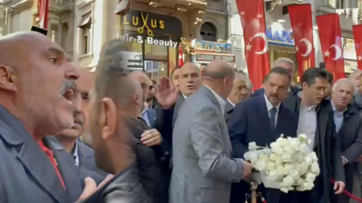 �stiklal Caddesi'nde �Y� Parti heyetine tepki: Utan�n, bug�n g�l�n�r m�?