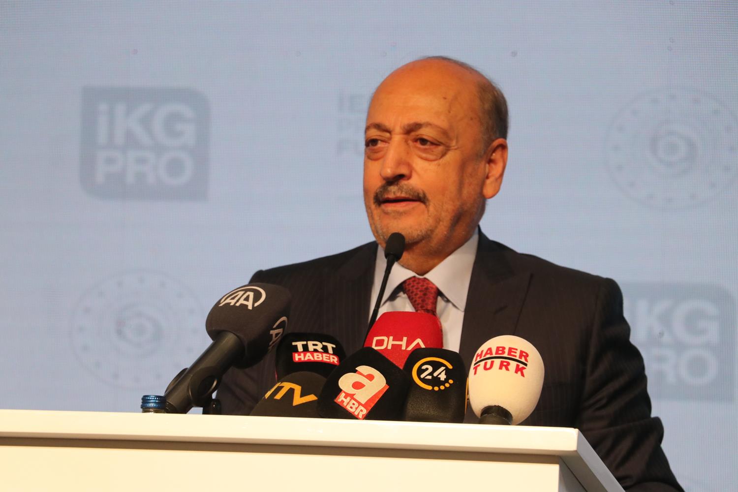 'Bar��tan yana, ter�re ve insanl�k d��manlar�na kar�� bir yerde duruyoruz'