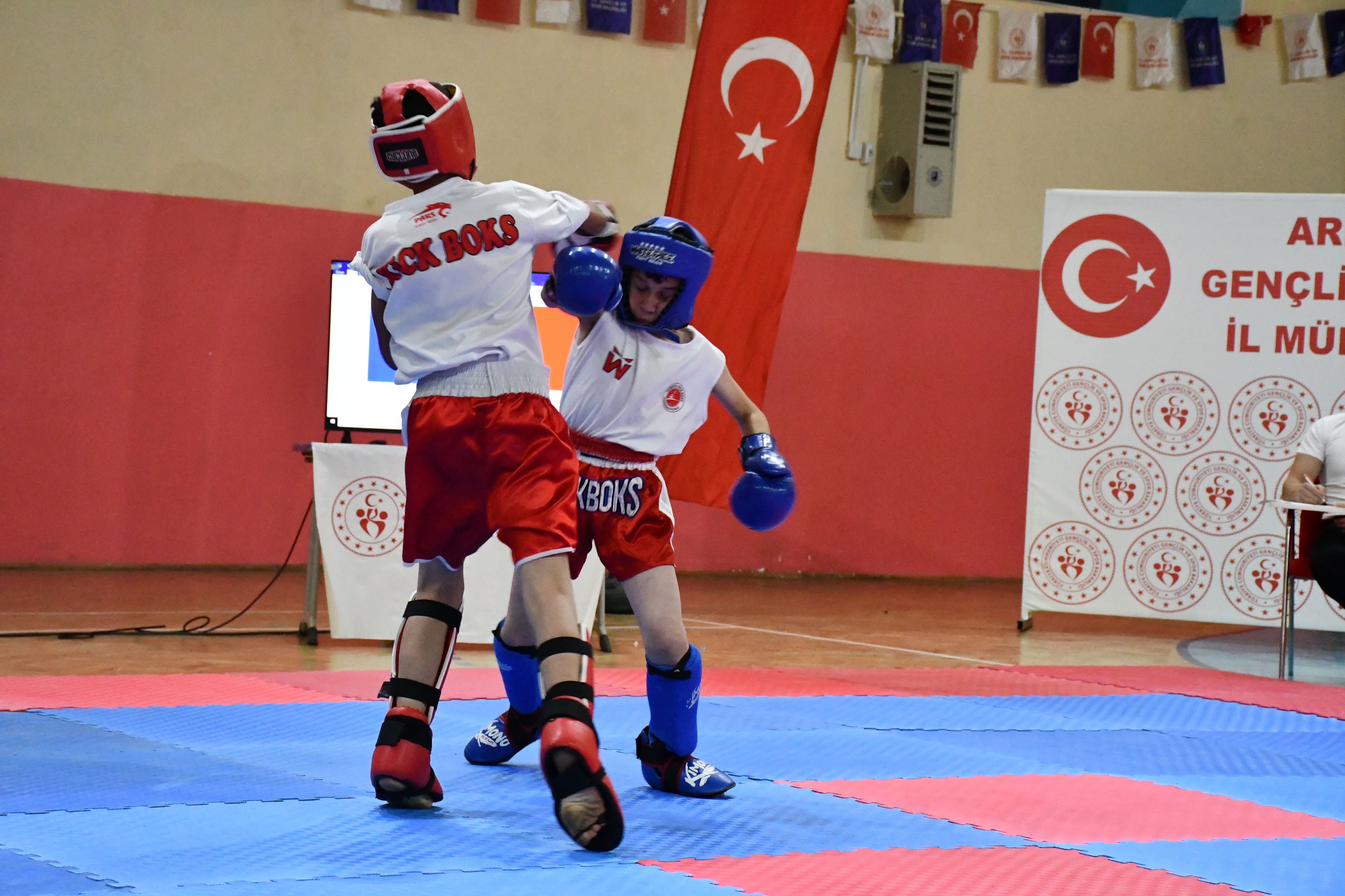 Kick Boks Zafer Kupas Turnuvas, Ardahan'da balad