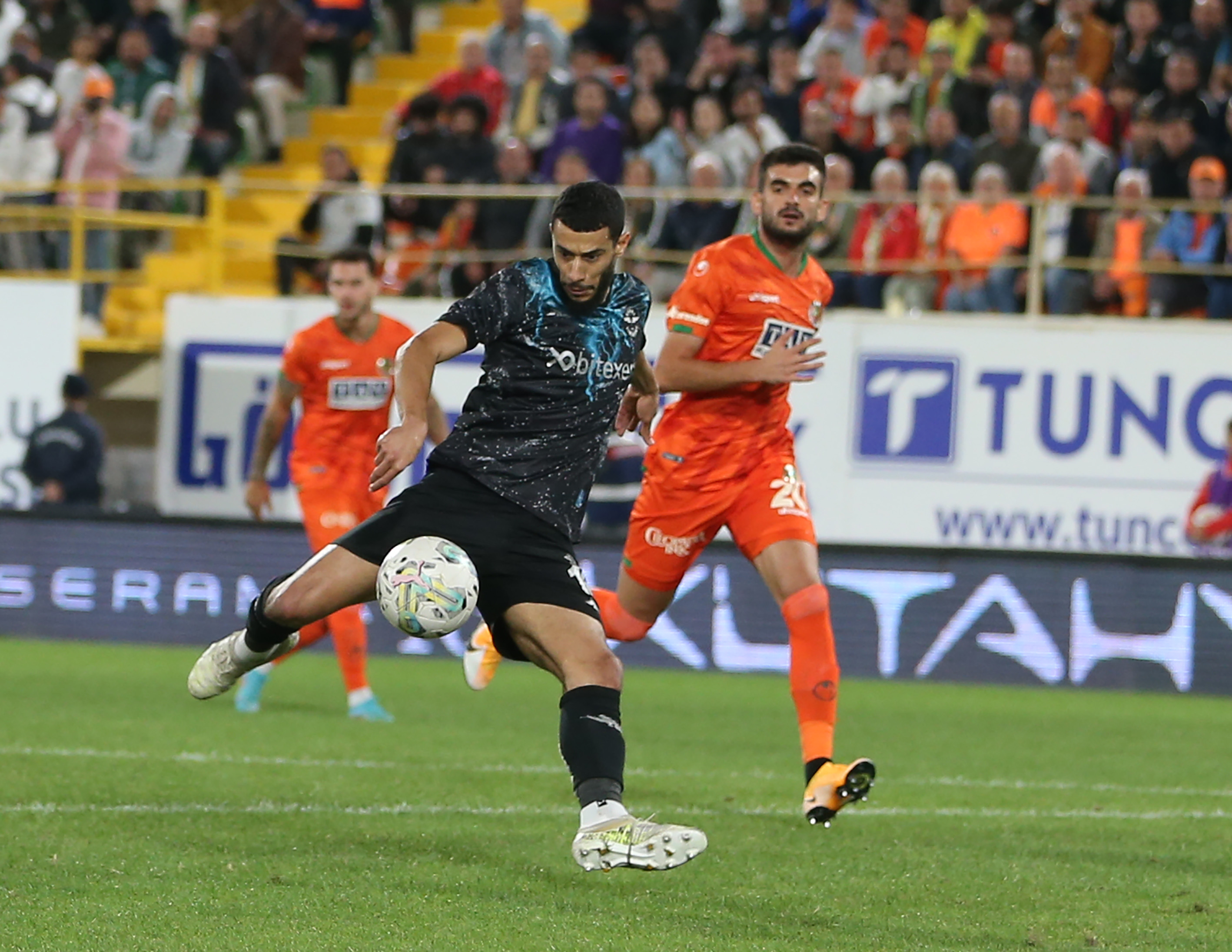 Younes Belhanda'n�n cezas� belli oldu
