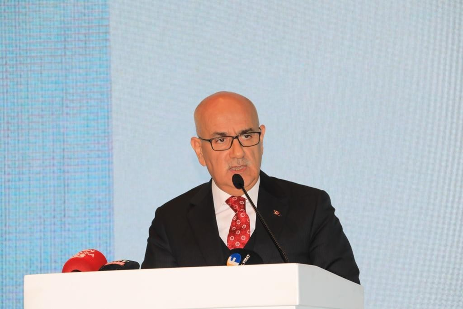 Bakan Kiri�ci: T�rkiye'nin ba�ar�lar�na g�lge d���rmek isteyen �evreler var