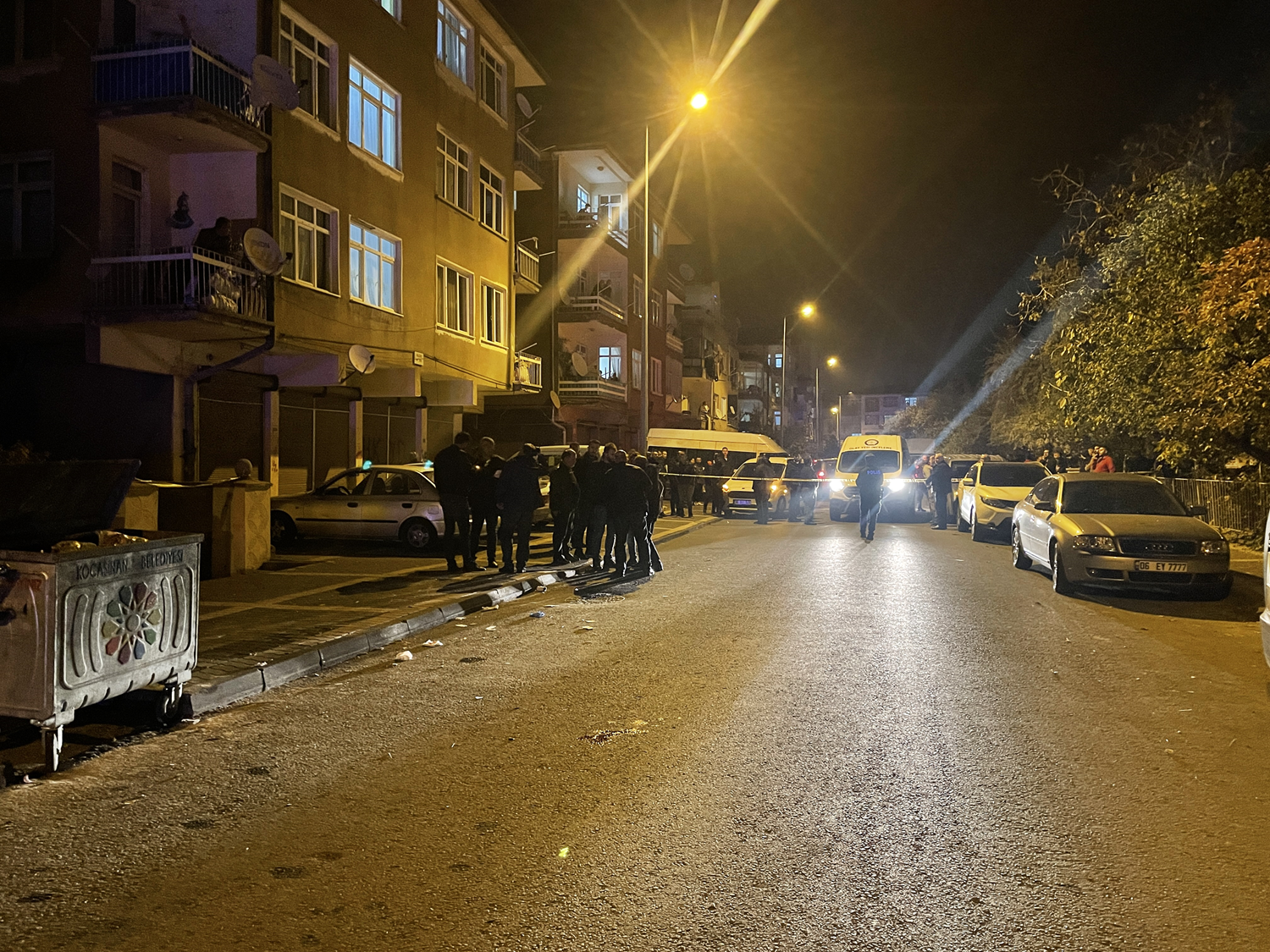 3 polis ve 1 bek�iyi b��akla yaralayan bipolar hastas� hayat�n� kaybetti
