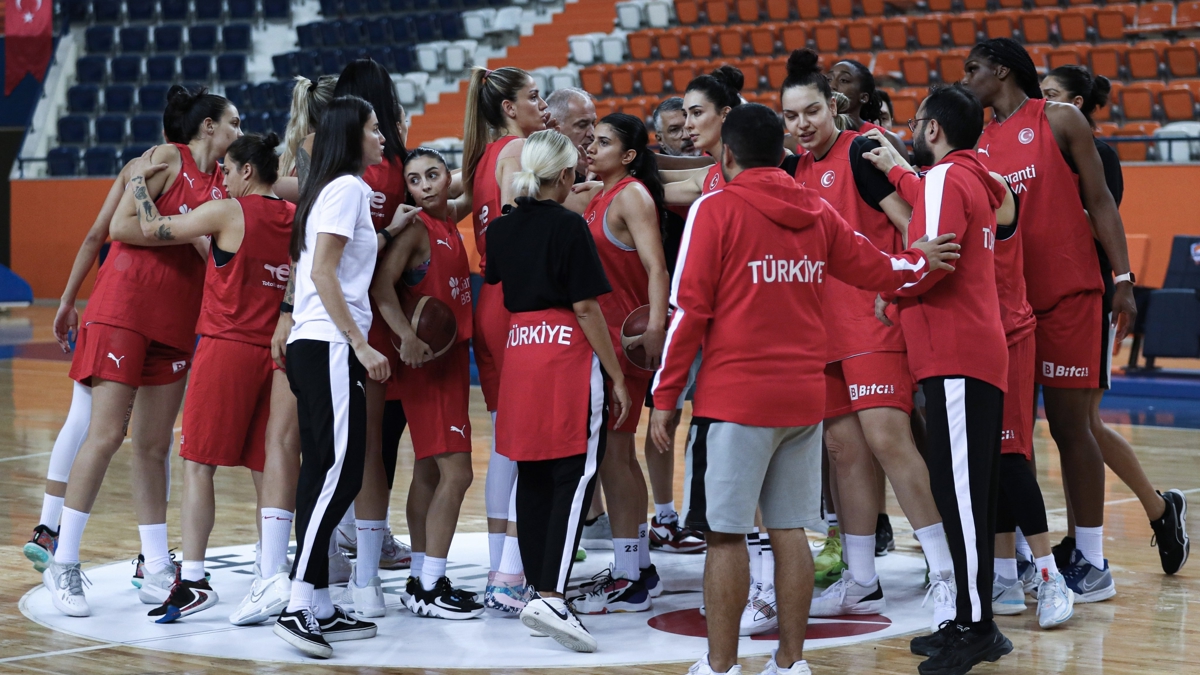 A Milli Kadn Basketbol Takm'nda Arnavutluk ma mesaisi balad