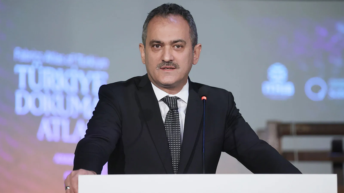 Ter�r sald�r�lar�nda hayat�n� kaybeden ��retmen ve ��rencilerin isimleri okullarda ya�at�lacak