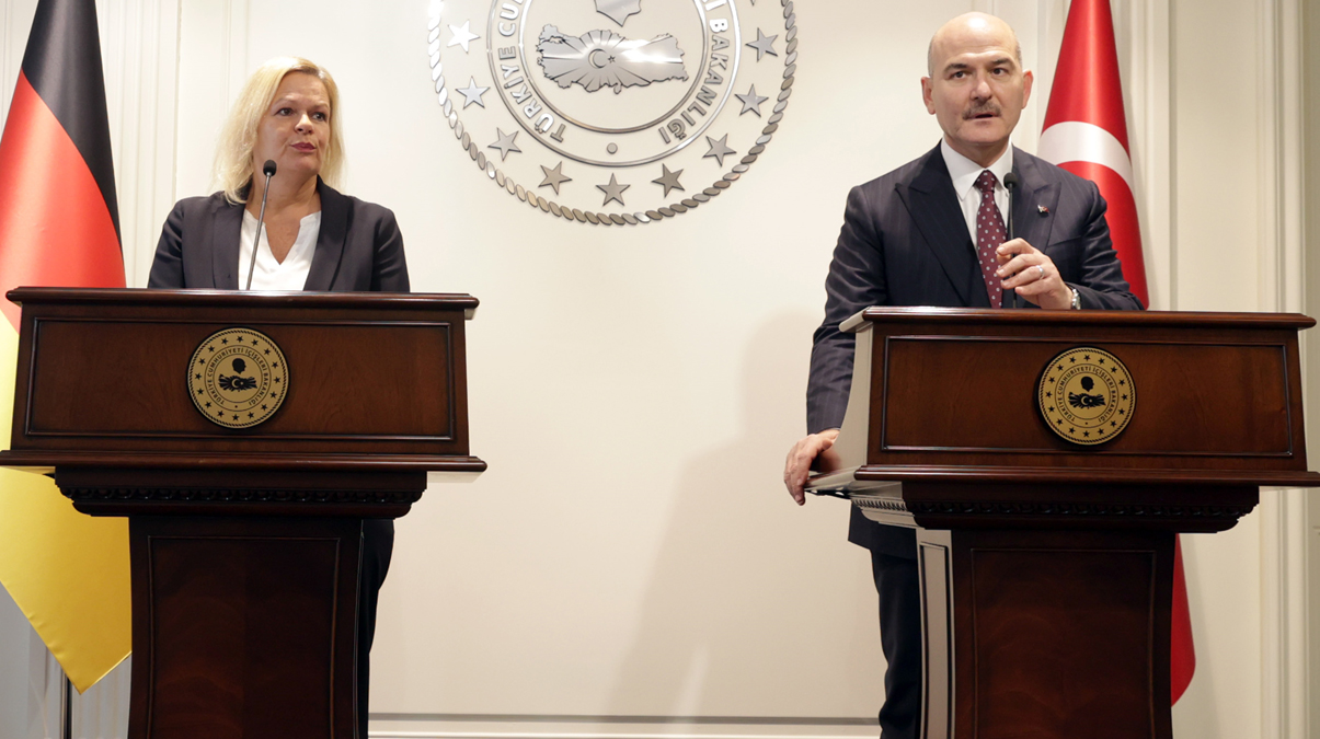 Alman bakana dersini verdi! Bakan Soylu'dan canl� yay�nda �ok sert tepki