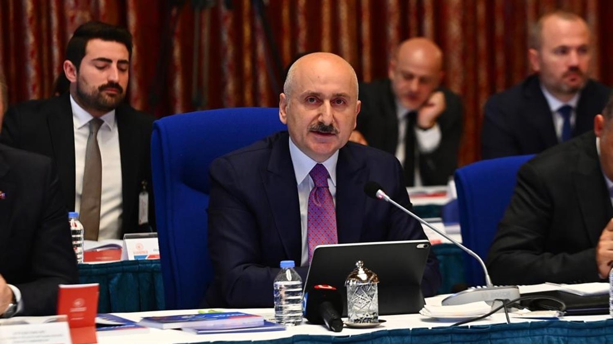 Bakan Karaismailolu'ndan BB'ye gnderme: Keke mamolu da sorumluluklarn stne alsa