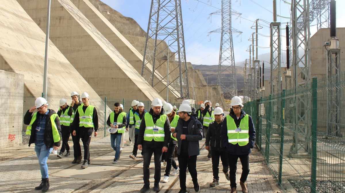 Gelecein mhendisleri, Trkiye'nin ilk hibrit enerji santralini ziyaret etti