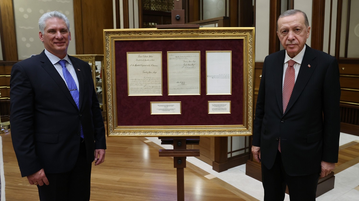Cumhurbakan Erdoan'dan Kba Devlet Bakan Bermudez'e ''Tarihi'' hediye 