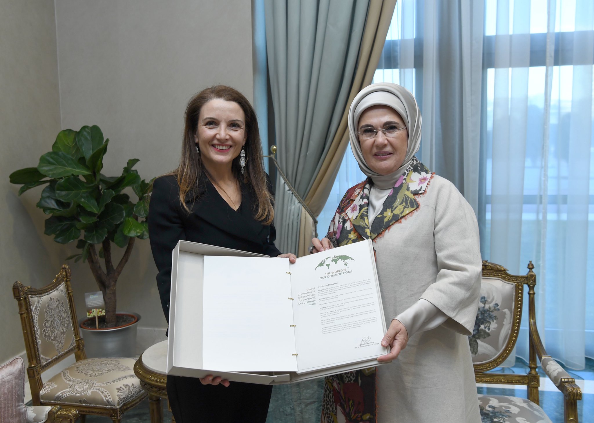 Emine Erdo�an, UNICEF T�rkiye Temsilcisi ile g�r��t�: �� birli�inden memnuniyet duyar�z